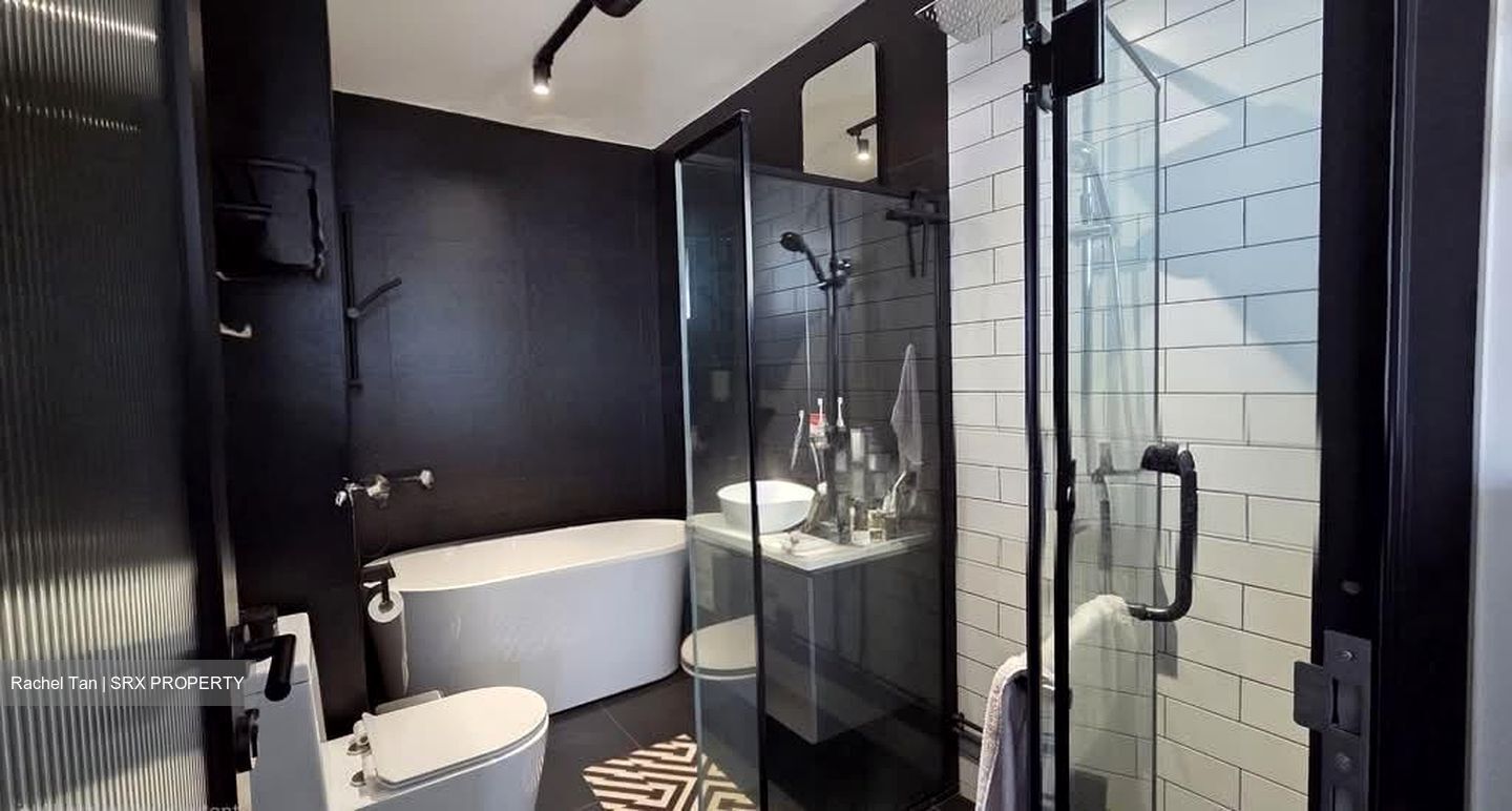 Blk 330 Bukit Batok Street 33 (Bukit Batok), HDB Executive #558405111